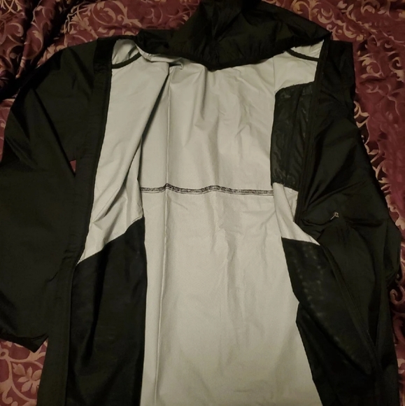 Columbia windbreaker and rain jacket - Picture 3 of 4
